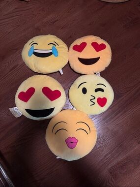 5 Emoji Face Plush Pillows - Yellow Heart Eyes, Laughing, Kiss
